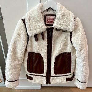 Levi’s cream Sherpa jacket with brown leather details. Size XS. Like new!